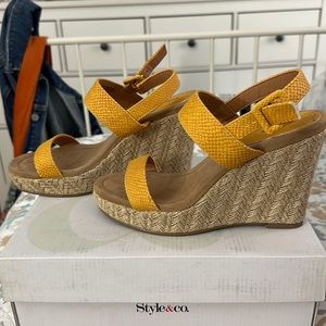 Yellow wedges style & co.